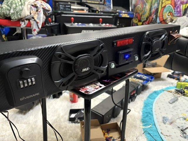 Carbon Pro Tailgate Tunes model view 1